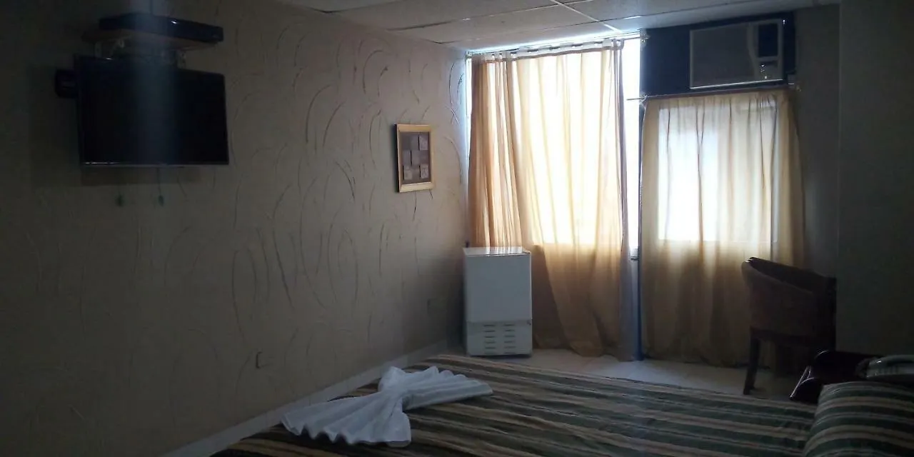 Hotel Torre Azul 과야킬