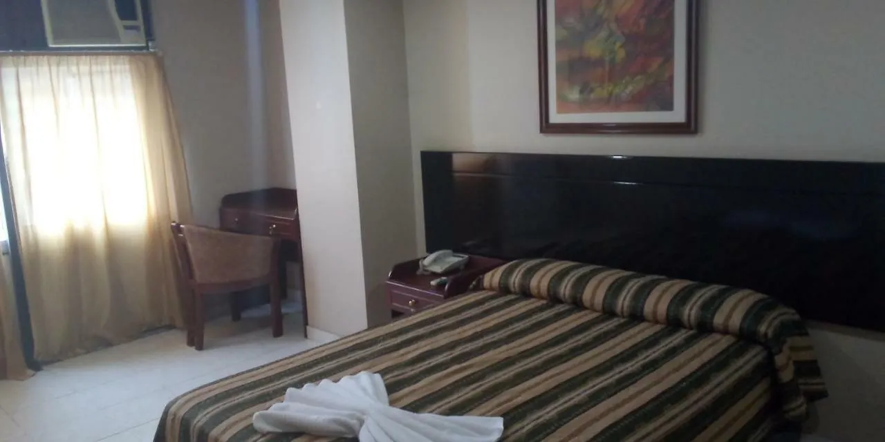 Hotel Torre Azul 과야킬