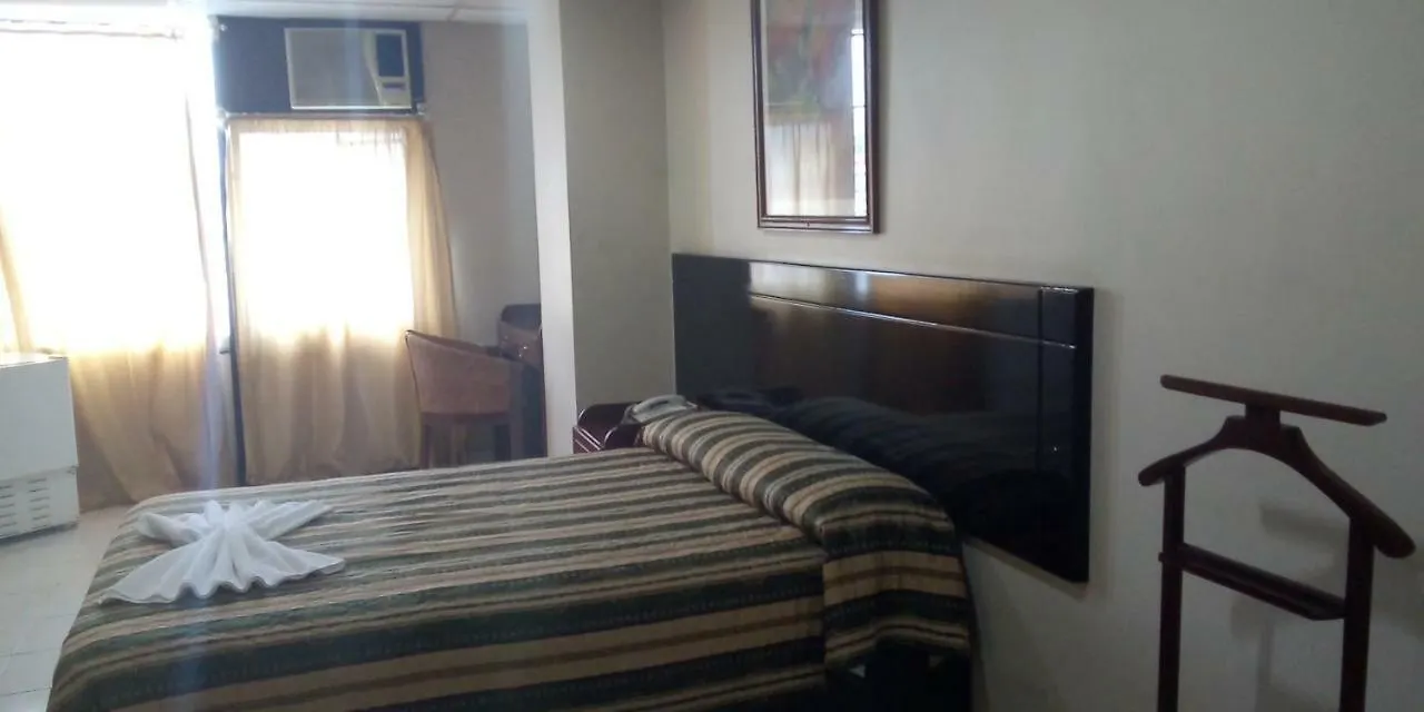 Hotel Torre Azul 과야킬