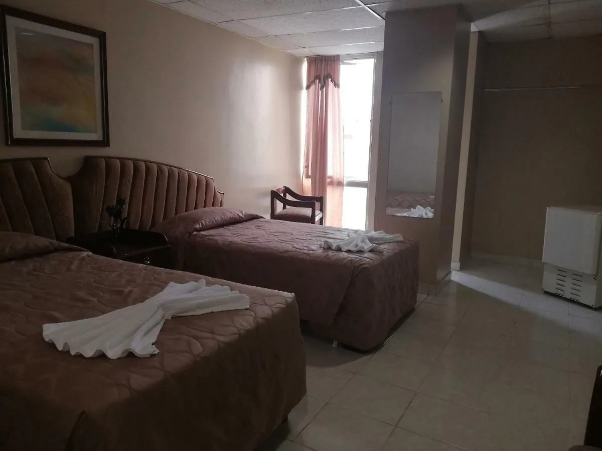 Hotel Torre Azul 과야킬