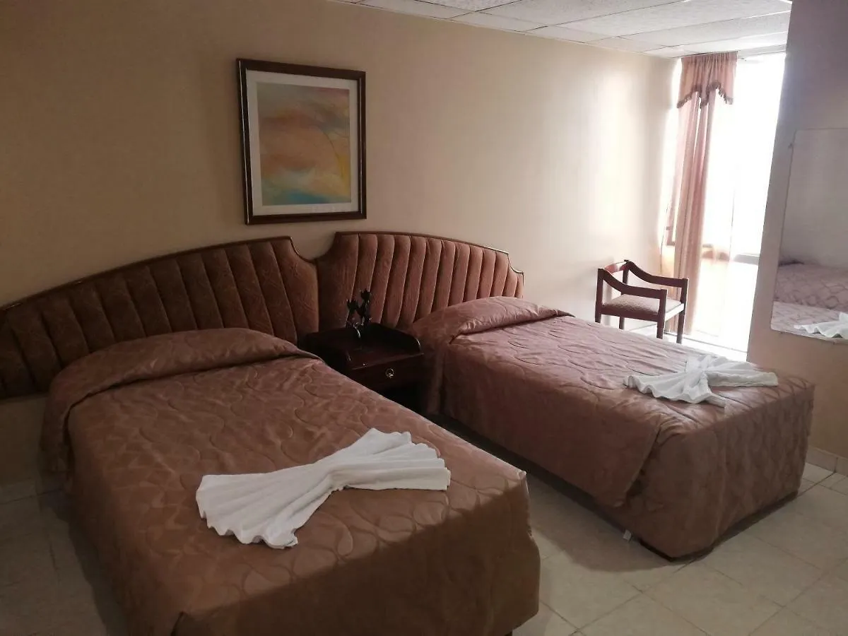 Hotel Torre Azul 과야킬