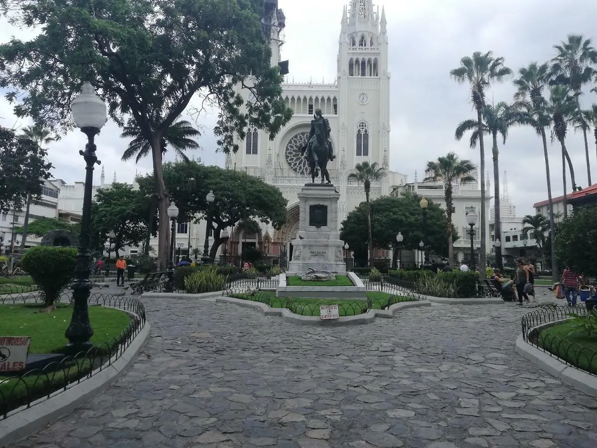 Hotel Torre Azul 과야킬 4*,